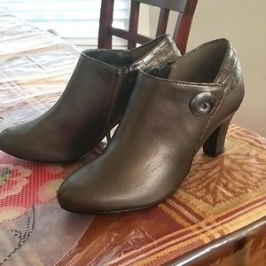 Metallic brown heeled boots